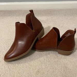 BRAND NEW Universal Threads Nora booties